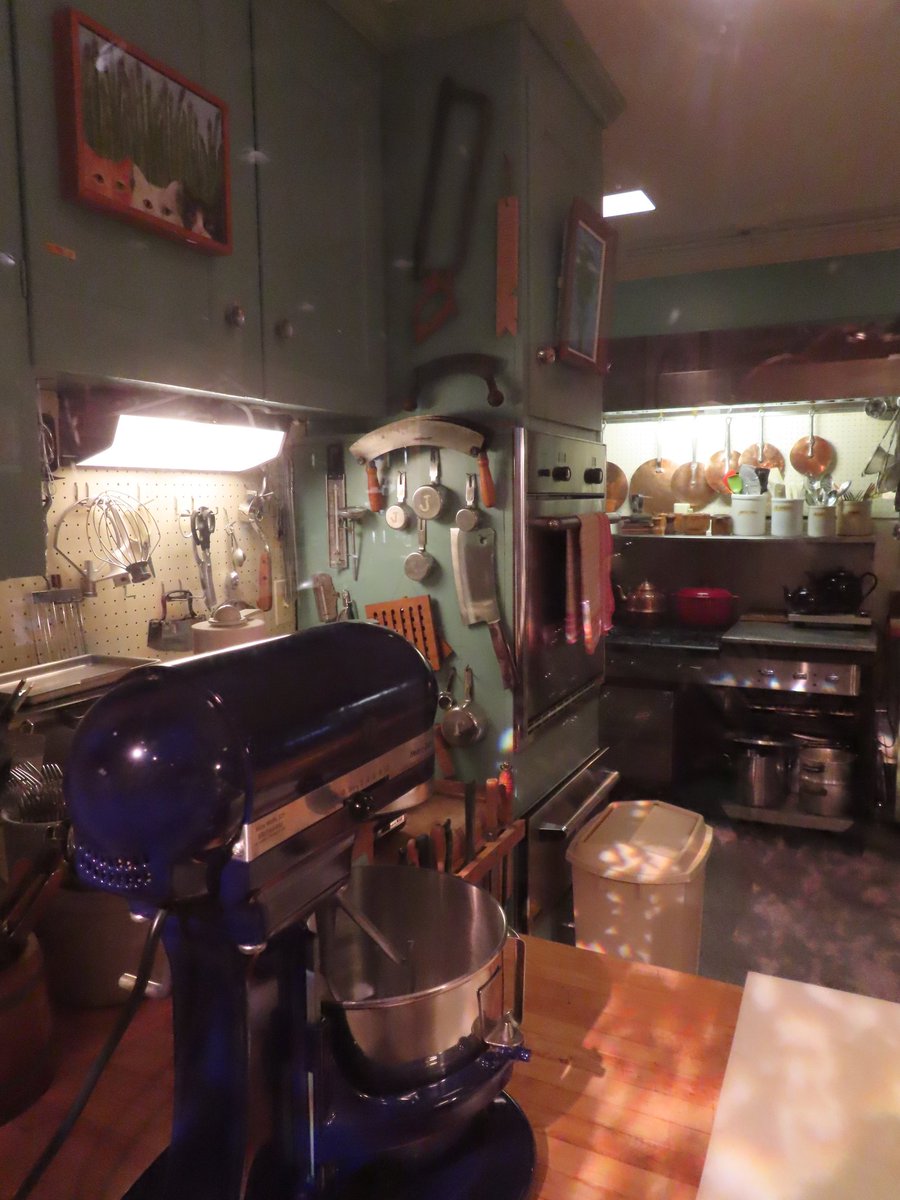 kmr036's tweet photo. @DailyPicTheme2 #JuliaChild #kitchen #IWishICouldCook #DailyPictureTheme https://t.co/aJjea10WAk