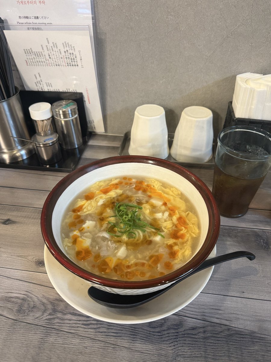 junko_g5's tweet photo. 📍鹿児島市宇宿2丁目25-25 102、麺匠 樹凜🍜

✍️酸辣湯麺（小）¥950

想像以上に攻めた酸っぱさ！大好きこういうの🤤

トロトロのスープにはお豆腐と小さな角切りの筍が🫰最後にご飯をドボンしたくなる美味しさ😆

@ramenkirin 

#鹿児島グルメ https://t.co/AhVpnguA1p