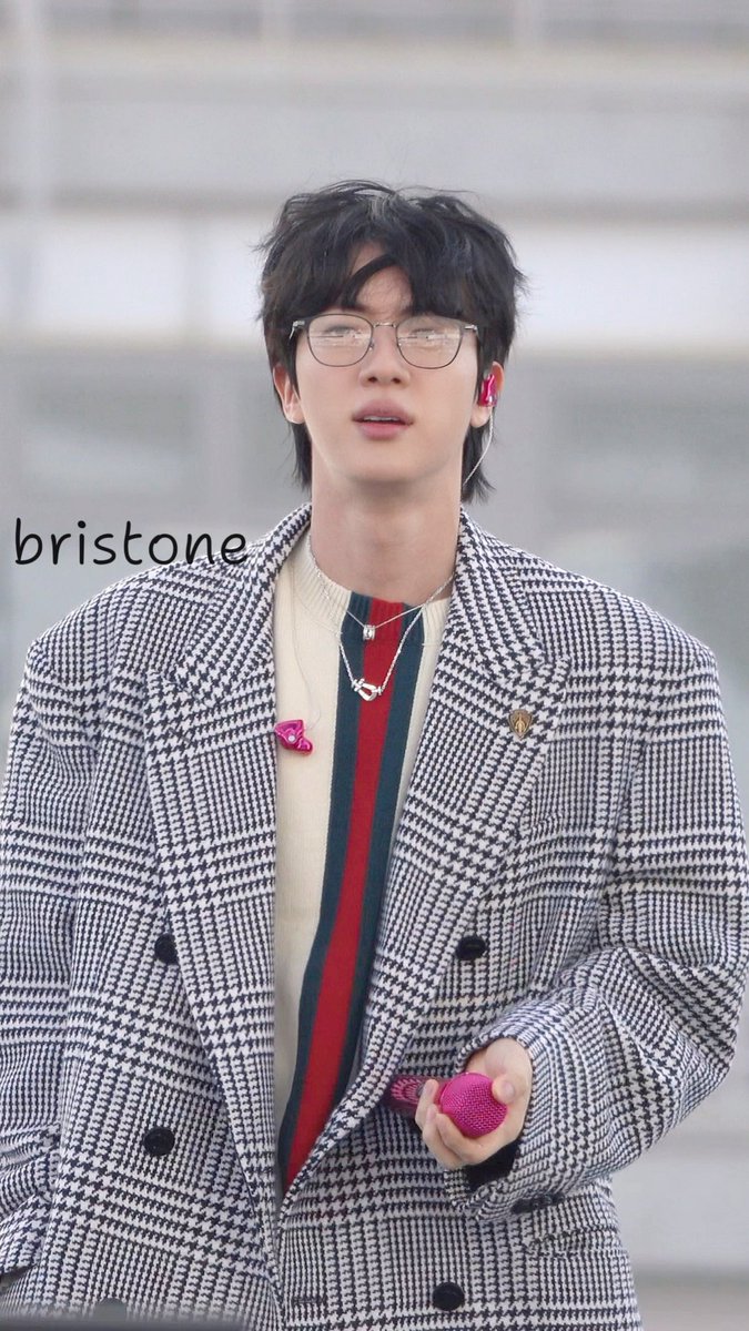 Bristonecc's tweet image. Soundcheck? No
Runaway? Yes 🙌 

#Jin #Seokjin  #BTS_ARİRANG_Goyang #BTS_ARİRANG_Goyang_D2