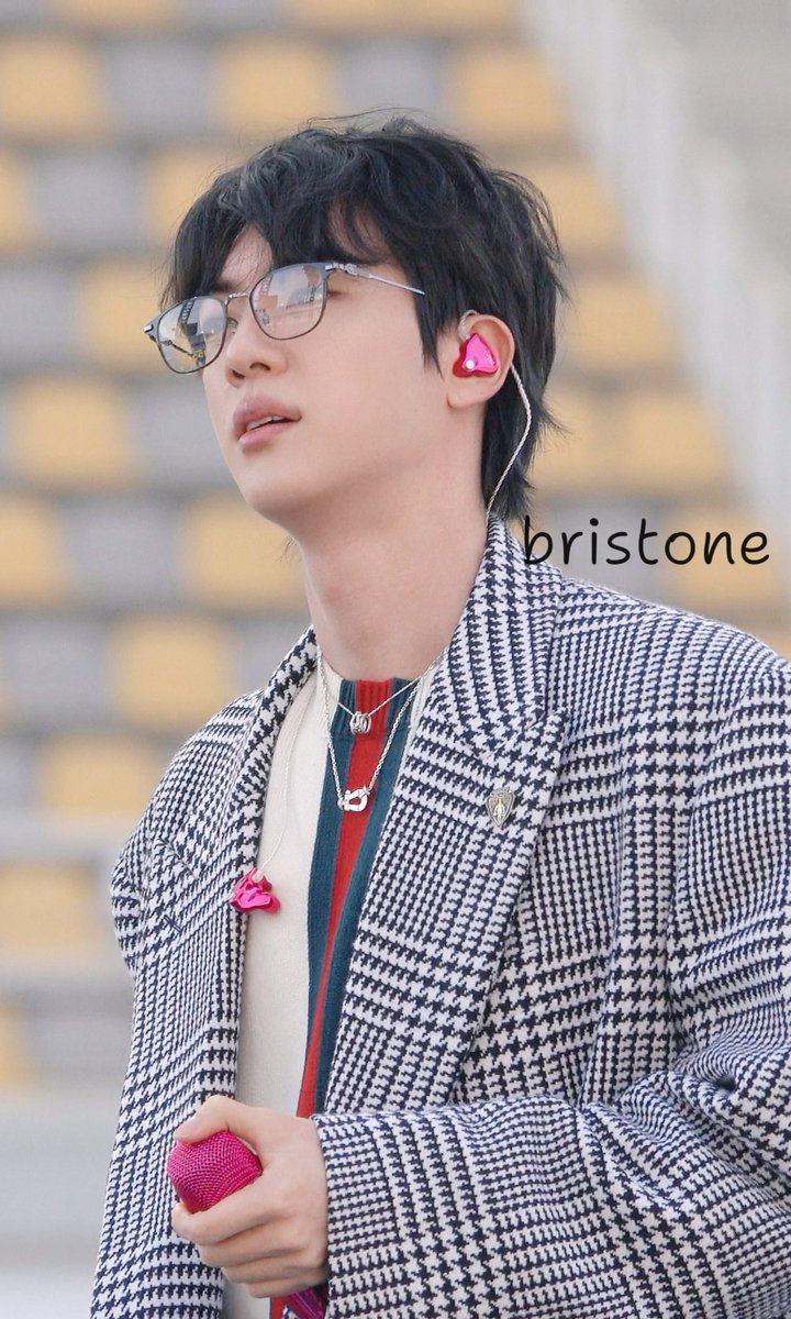 Bristonecc's tweet image. Soundcheck? No
Runaway? Yes 🙌 

#Jin #Seokjin  #BTS_ARİRANG_Goyang #BTS_ARİRANG_Goyang_D2