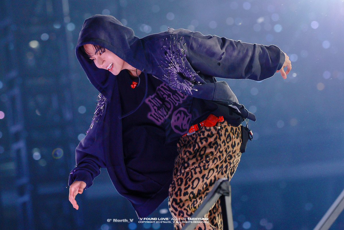 6 ° North_V tweet media