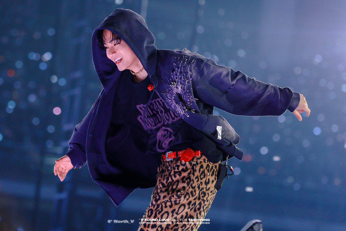 6 ° North_V tweet media