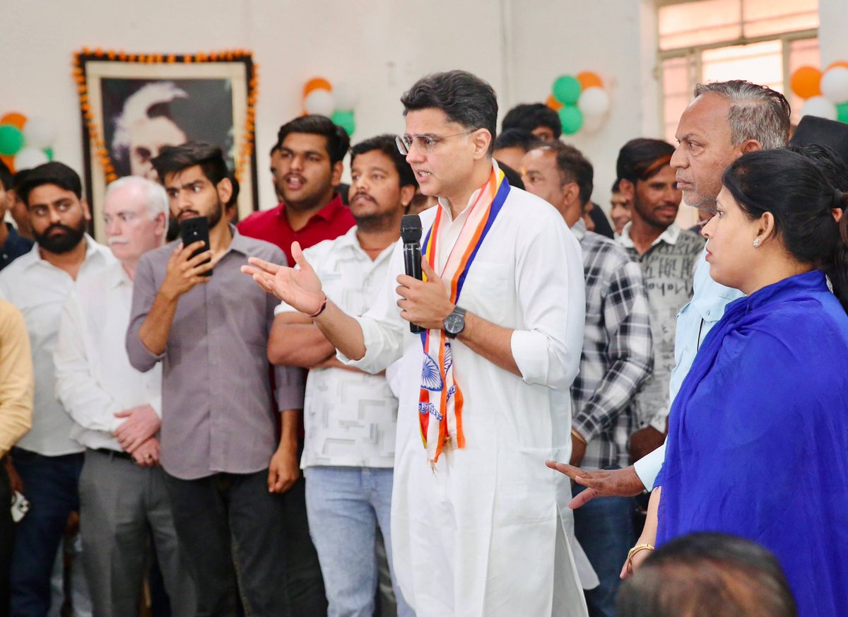 SachinPilot's tweet photo. बाबा साहेब भीमराव अंबेडकर जी की जयंती के अवसर पर प्रदेश कांग्रेस मुख्यालय में श्रद्धांजलि अर्पित की तथा आयोजित संगोष्ठी को संबोधित किया।

बाबा साहेब का योगदान अमिट है। उन्होंने अपने जीवनकाल में  समानता और सामाजिक उत्थान का जो गहरा संदेश दिया, उसके लिए देश और समाज उनके प्रति सदैव कृतज्ञ रहेंगे। उन्होंने संविधान के निर्माण से देश को लोकतंत्र, न्याय और समान अधिकारों की मजबूत नी��व प्रदान की।

@I_SunilSharma @RafeekKhanInc @PSKhachariyawas @AminKagziINC