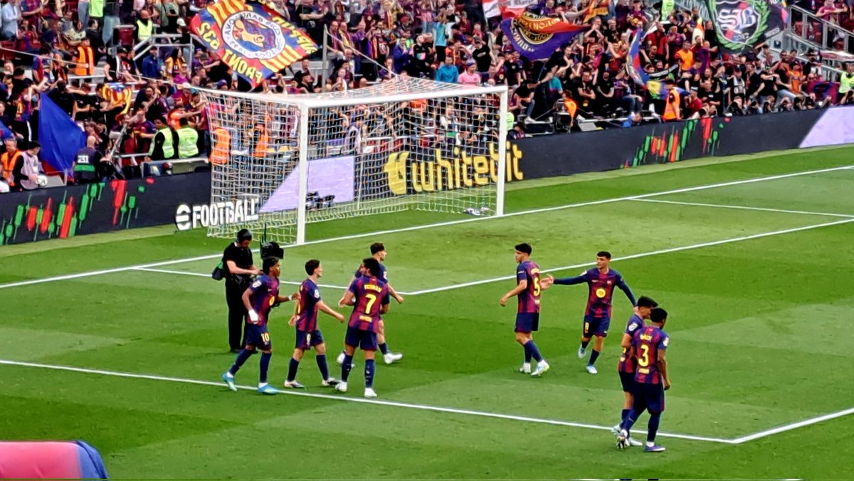 Segons els pericos no podem celebrar mai res: ni guanyar la lliga  al seu camp, ni apallisar-los al #Campnou i posar més de mitja lliga al sarró. Tot és "provocació"  Són uns penes!! #Barça #barçaespanyol