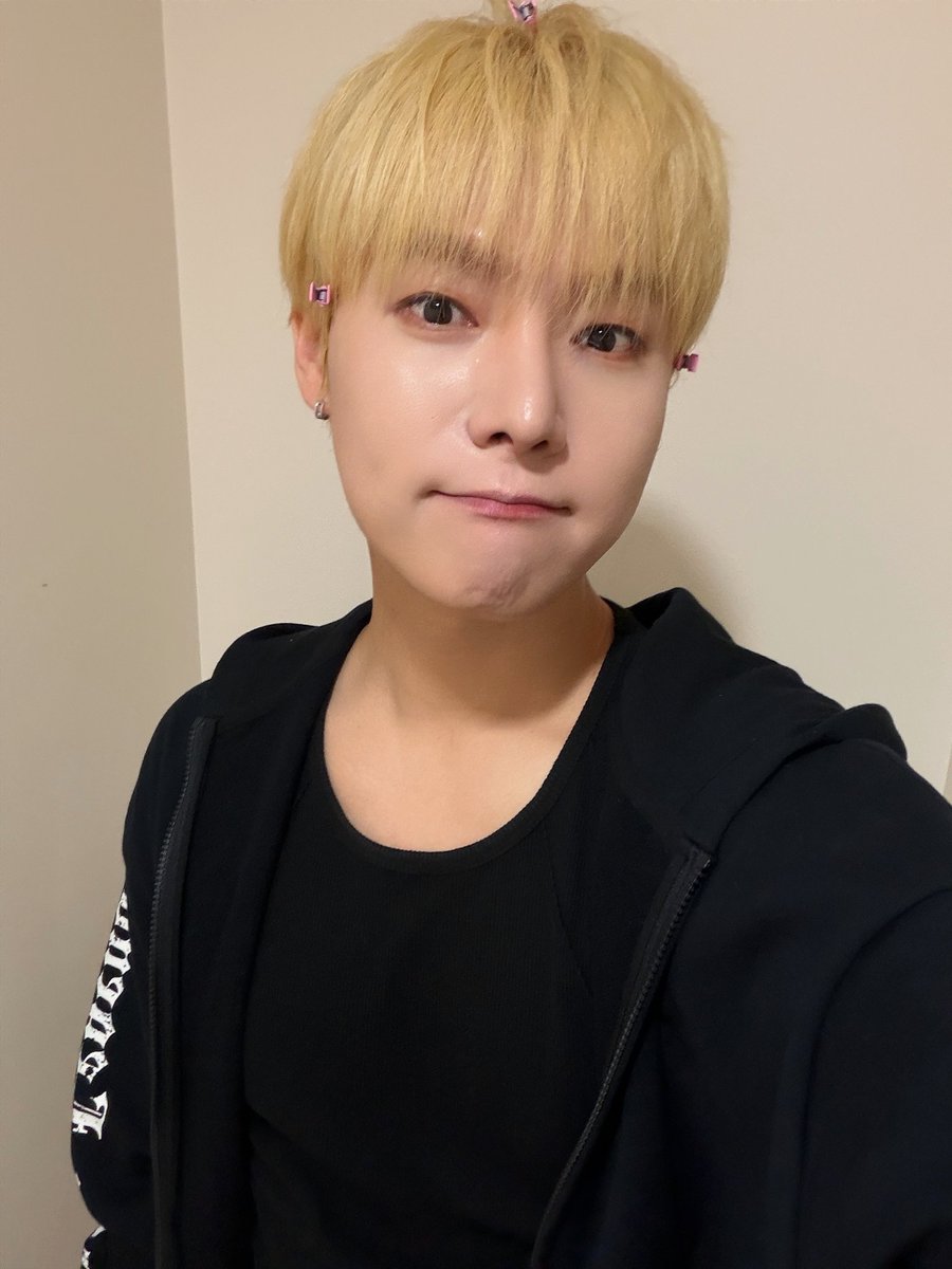 TwoChaeU1007's tweet photo. 현장에서 본..위브님들 부럽다여😚 https://t.co/QXVMw4DeMP