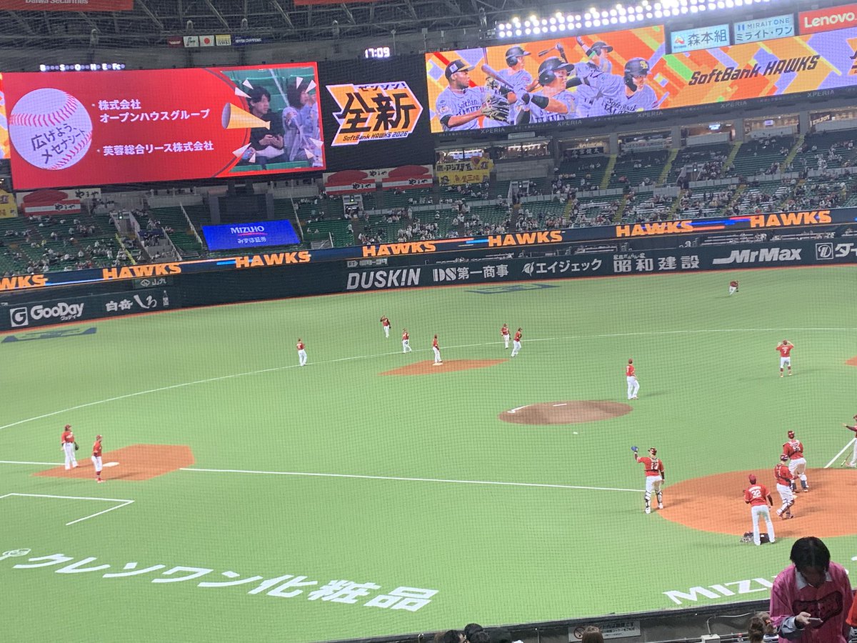Microcosmos1525's tweet photo. 野球！
きゃんちゅーのユニ着てる人まあまあいて面白い https://t.co/TjdVjQGEaT