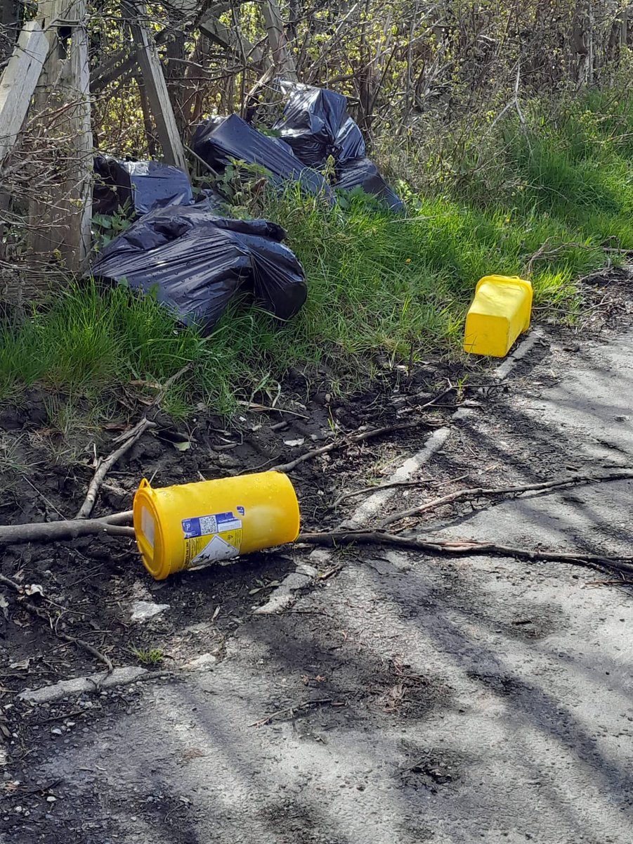 cathmorley's tweet photo. Wonder how on earth I can find a flytipped load of sharps and medical waste in my field gateway. Surely the disposal of this stuff is more regulated? https://t.co/30jfGDs9Kl