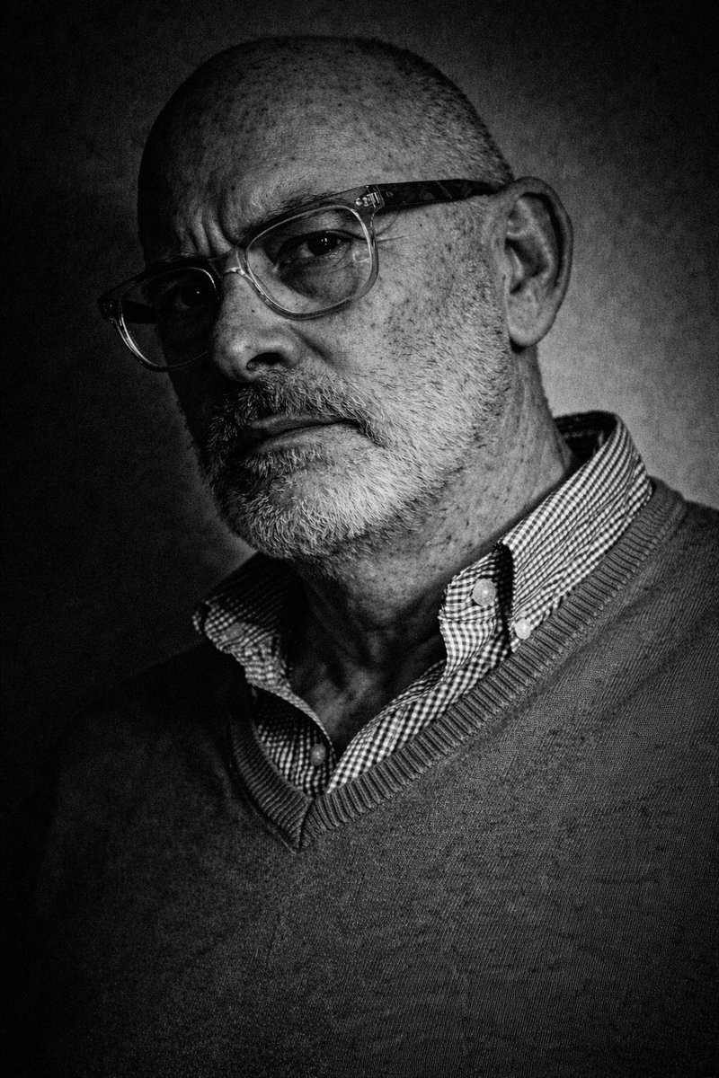 C’è qualcosa di profondamente stonato, quasi offensivo, nel silenzio irreale che avvolge questa campagna elettorale che ancora non è iniziata ma che già mostra il suo volto peggiore, quello delle contraddizioni urlate sottovoce, delle verità capovolte, delle responsabilità