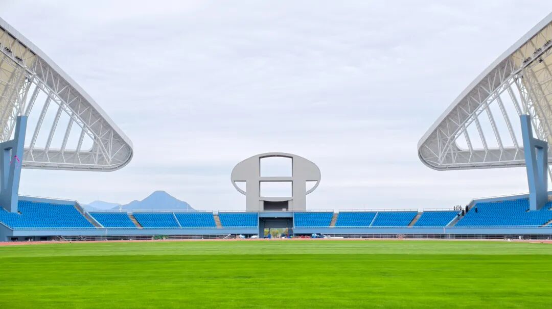 Yummy_Sanmen's tweet photo. "The 'Wuyue Cup' is coming! Sanmen Jinlin Sports Center, one of the three Taizhou hosts, has undergone a stunning makeover! ποΈβ¨ Get ready for the excitement β can't wait to see the action unfold! #FootballMeetsTaizhou #DiscoverTaizhou #YummySanmen #SmallSeafood #Travel https://t.co/fKzjHQTSv2