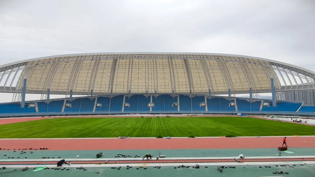 Yummy_Sanmen's tweet photo. "The 'Wuyue Cup' is coming! Sanmen Jinlin Sports Center, one of the three Taizhou hosts, has undergone a stunning makeover! ποΈβ¨ Get ready for the excitement β can't wait to see the action unfold! #FootballMeetsTaizhou #DiscoverTaizhou #YummySanmen #SmallSeafood #Travel https://t.co/fKzjHQTSv2