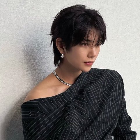 แฝดพี่แฝดน้องมาก คนสวยหัวแก้วหัวแหวนของตระกูล คนพี่ต้องรับช่วงต่อบริษัทจากคุณพ่อ คนน้องเป็นดาราจอแก้วเหมือนคุณแม่ คนตามจีบก็โดนปัดตกหมด เพราะมีคนคอยตามคุมอยู่แล้ว 🙂‍↕️💖