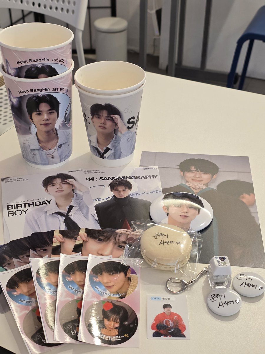 moon_bearpuppy's tweet photo. 음료도 진하게 맛있고 마카롱도 넘 맛있었던곳💙
상민아 태어나줘서 고마워 생일축하해🥳🎁🎂
카페 준비해주셔서 감사합니다!

#SANGMINGRAPHY414
#HappySangminDay
#문상민 #MOONSANGMIN https://t.co/CTQMVajP2I