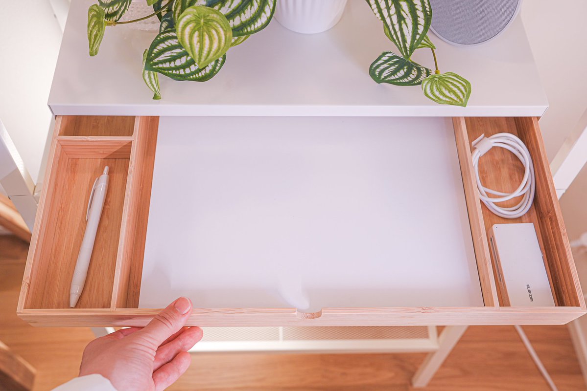 reni1chang's tweet image. IKEAの新作照明や収納を使って、
デスクをアップデートしました🌿

追加したもの⇩
・ドーナツランプ（ヴァルムブリクスト）の新型
・小型バーライト
・Bluetoothスピーカーランプ
・モニタースタンド（エロヴェン）

見た目だけじゃなく、収納も少し改善🧺
少しずつ紹介します😊
#desksetup #IKEA