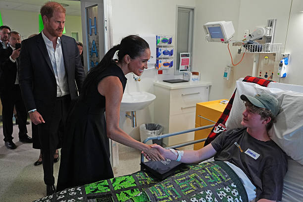 MoaChordata's tweet image. #HarryandMeghan visit patient Hamish and family at the Royal Children's Hospital #Australia #GettyImages