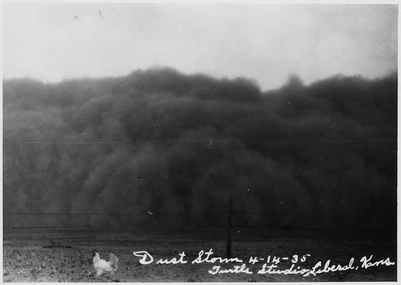 LRonLacy's tweet image. ‘Dust Storm 4-14-35 Turtle Studio Liberal, Kansas’
April 14, 1935
#DustBowl #DustStorm #blackandwhitephotography #GreatDepression #Liberal #Kansas #GreatPlains