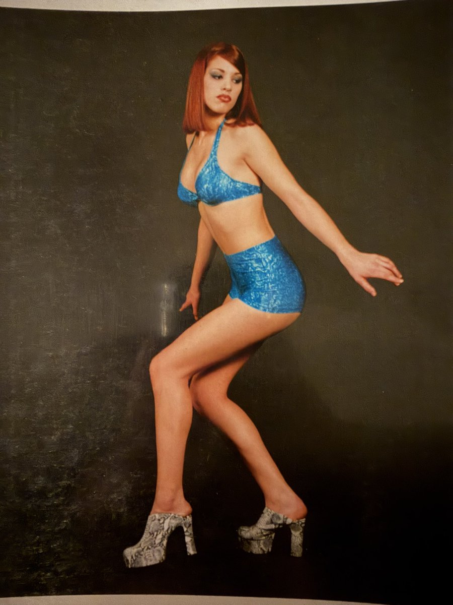 RoraRose tweet media