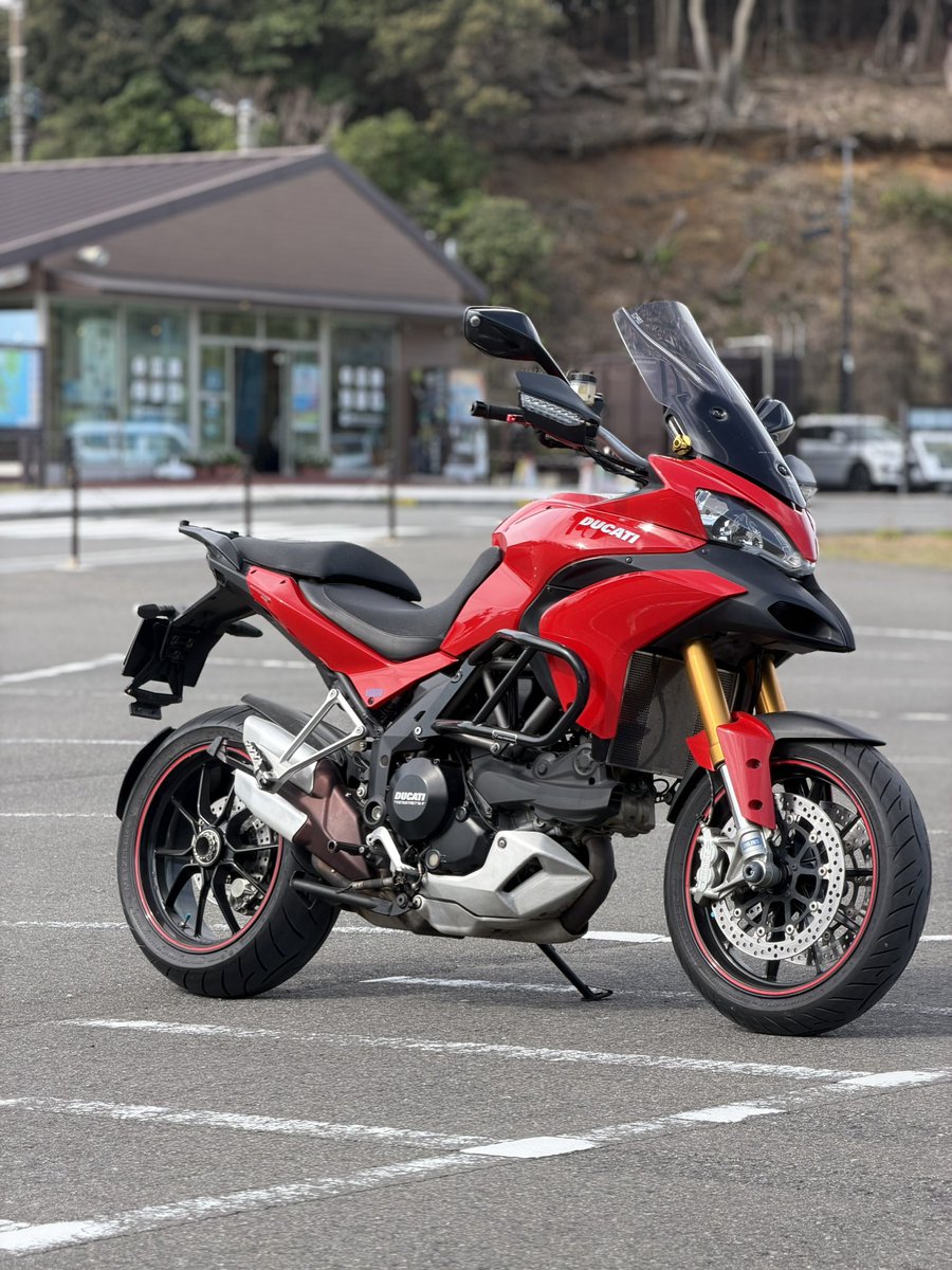 5台目のドゥカティ
4台目の水冷Lツイン
全部テスタストレッタ11

リッター超は久々で、鬼トルクが懐かしい

ツーリングモードにすると流れに合わせてゆったり走れる、これは初めての感覚。急かされてる感じがない
スポーツモードにするといつものドゥカティで攻めたくなる😂
つまりドゥカティ最高