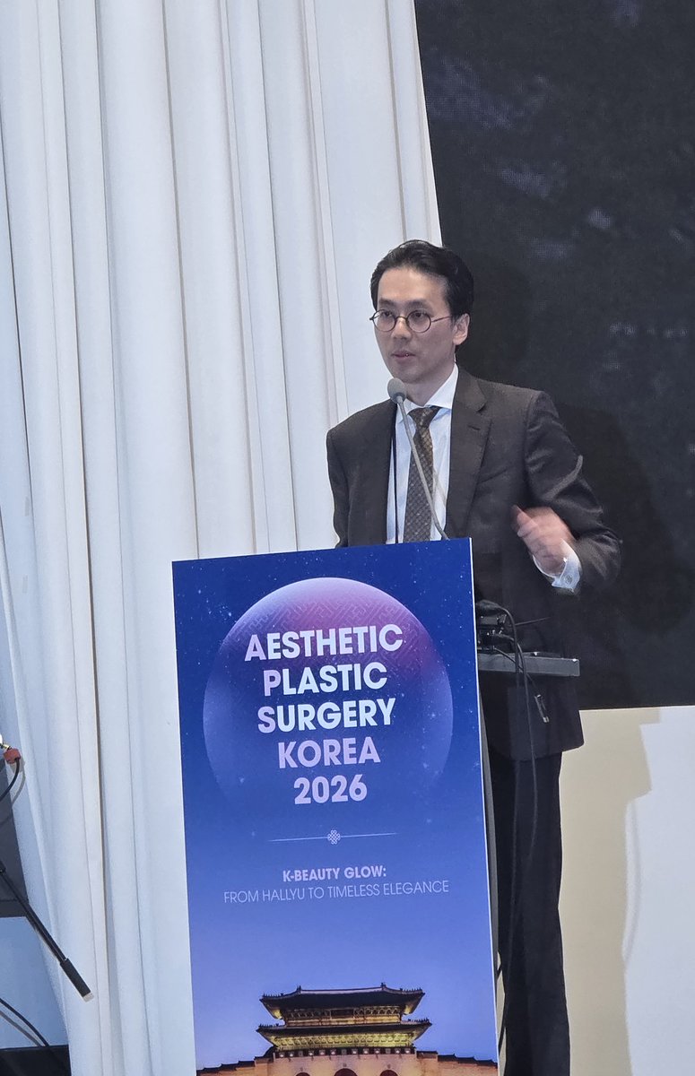 bsthebody's tweet photo. 【学会発表】2026 APS Korea
ザ・ボディ美容外科のジャン・ジェフン代表院長が招待講演を行いました！
テーマは難易度の高い豊胸固定術。最新の術式と戦略を共有し、国内外の専門医から高い評価をいただきました。常に世界水準の技術を追求し、最高の満足をお届けします。#美容 #APSKorea #韓国 #交流 https://t.co/k4RtKgStCn