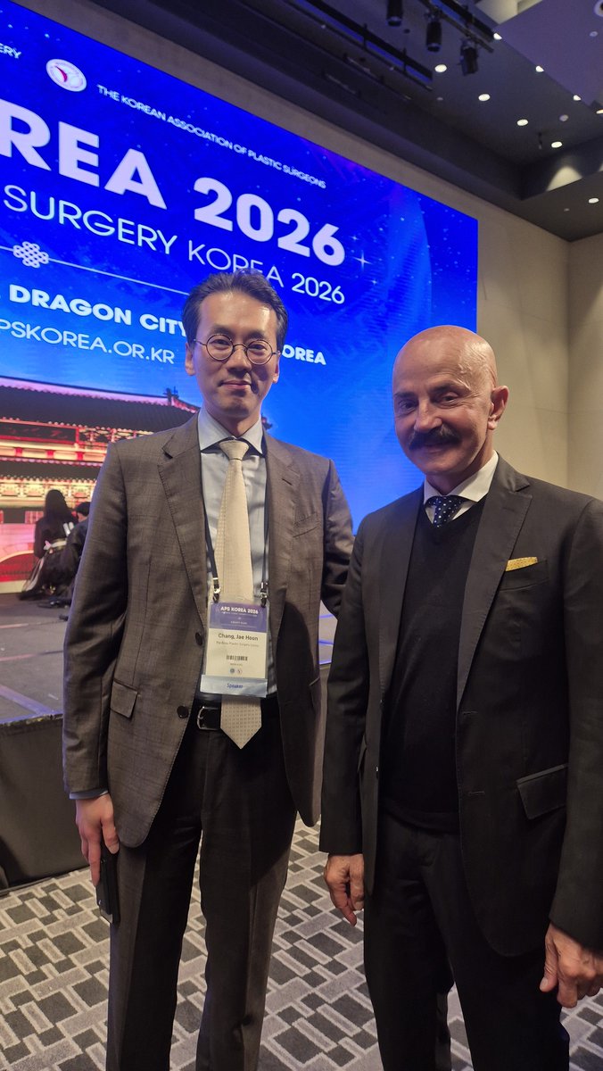 bsthebody's tweet photo. 【学会発表】2026 APS Korea
ザ・ボディ美容外科のジャン・ジェフン代表院長が招待講演を行いました！
テーマは難易度の高い豊胸固定術。最新の術式と戦略を共有し、国内外の専門医から高い評価をいただきました。常に世界水準の技術を追求し、最高の満足をお届けします。#美容 #APSKorea #韓国 #交流 https://t.co/k4RtKgStCn