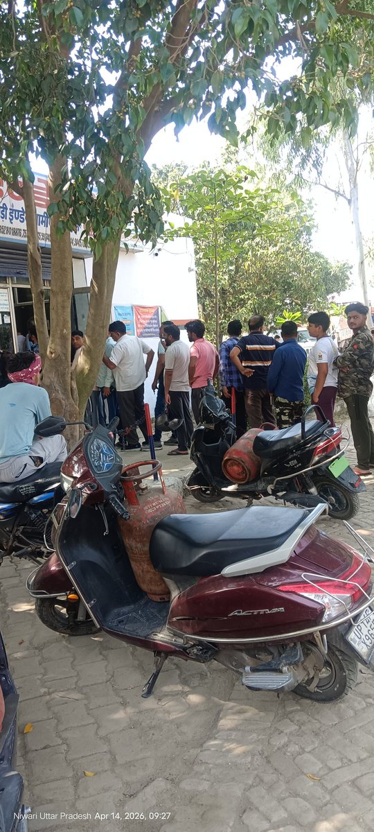 <a href="/indane_gas/">Indane Gas</a> 
<a href="/IOCDelhiIDO/">IOCL Delhi Indane DO</a> 
<a href="/IOCL_NAO/">IOCL_Noida Indane DO</a> 
<a href="/CMOfficeUP/">CM Office, GoUP</a> 
<a href="/dm_ghaziabad/">DM Ghaziabad</a> 
नगरपंचायत निवाड़ी तहसील मोदीनगर जनपद ग़ाज़ियाबाद उत्तरप्रदेश मे इण्डेन गैस एजेंसी गैस की समस्या से जूझते लोग काफ़ी समय से ना तो गैस डिलीवर की जा रही हैं  ।