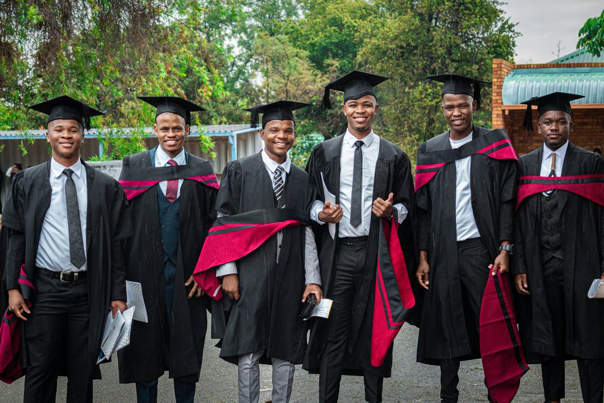 Official_TUT's tweet image. Hey TUTzens! 🎓

TUT is in full celebration mode!
We proudly celebrate our graduates from the Department of Public Management, Faculty of Humanities.

Go out and shine, Class of 2026!

#FromGood2Great  
#ThePeoplesUniversity  
#ClassOf2026