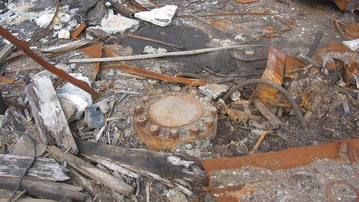 LesaviezvousQt's tweet image. ❓Le saviez-vous ❓
En Russie, le trou le plus profond du monde, le Kola Superdeep Borehole, atteint 12,262 mètres et révèle des fossiles à 7 km de profondeur.

#Russie #Fossiles #Insolite