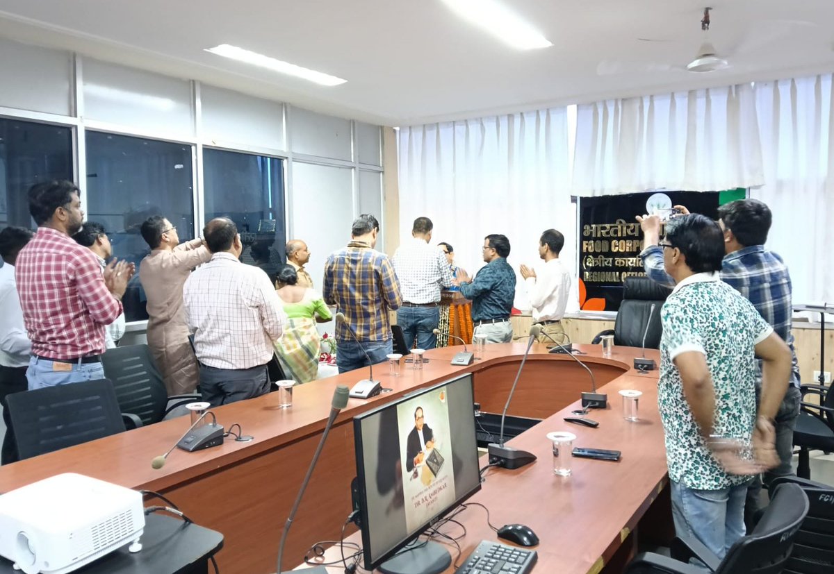 FciJharkhand's tweet image. डॉ. भीमराव रामजी अंबेडकर के 135वें जयंती के अवसर पर दिनाँक 14.04.2026 को श्री सतनाम सिंह तुंग, महाप्रबंधक (क्षेत्र) के कर-कमलों द्वारा कार्यालय के सभागार कक्ष में उनकी प्रतिमा का अनावरण किया गया 🇮🇳
#FCI #ambedkarjayanti 
@FCI_India @EastFci