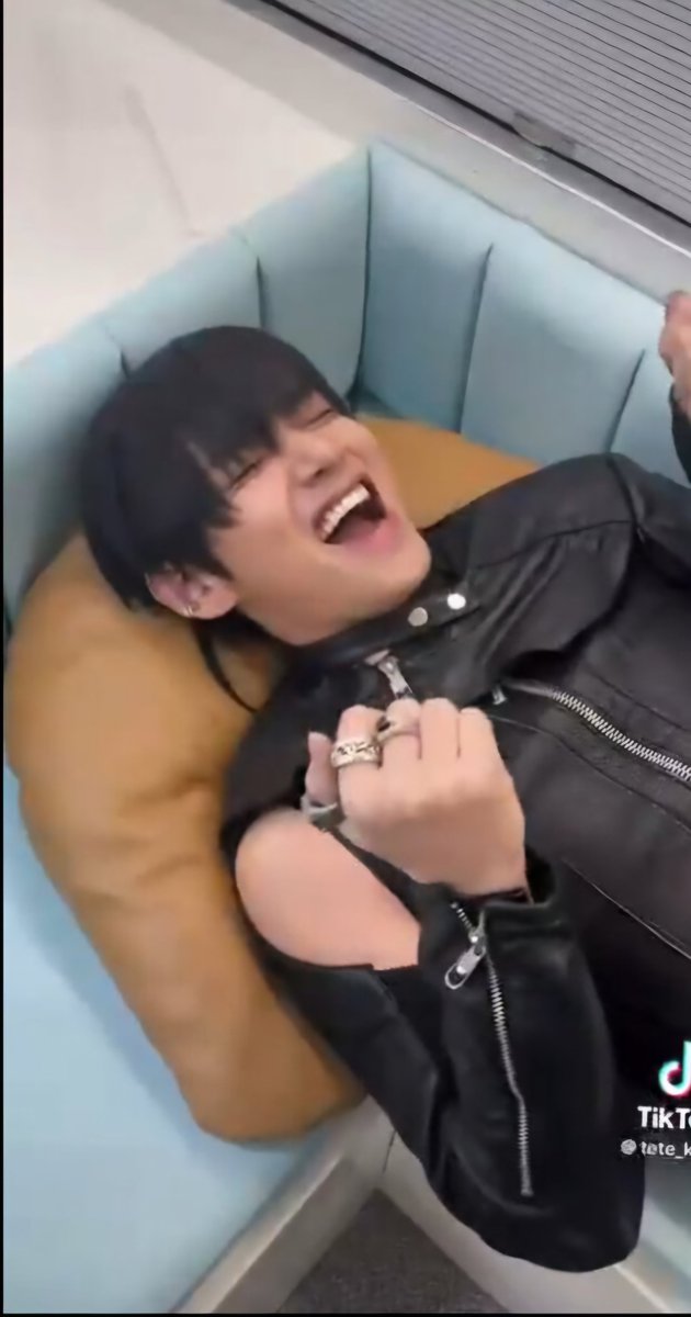 (ꪜ)ɪɴɴᴇʀ ᴄʜɪʟᴅ (fan account) tweet media