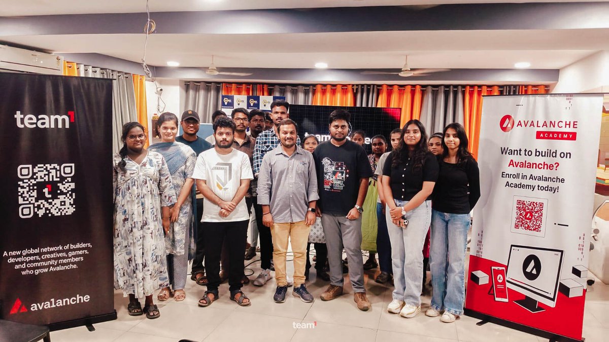 Team1IND's tweet image. Last week, @vamsixeth hosted two high-impact events: City Connect &amp;amp; University Connect.

• 120+ IRL attendees
• 60+ smart contracts deployed
• 6+ founders pitched at City Connect

More exciting events coming next week.

Find one near you and join us 🔺