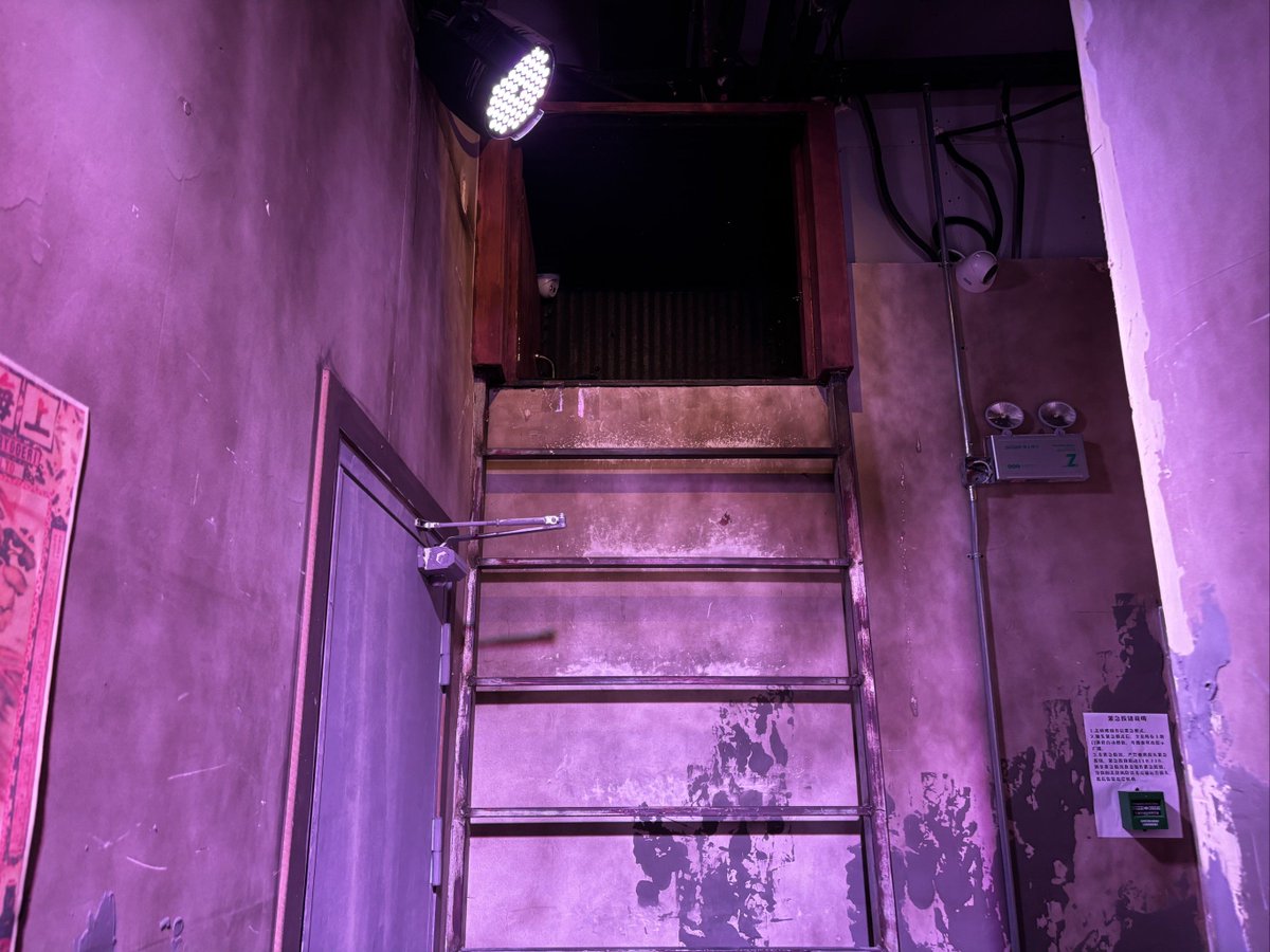 truvabetop10's tweet image. Locked in a mysterious room—crack codes, find hidden clues, escape before time runs out!  Book your spot now for a brain-bending adventure!  #EscapeRoom #PuzzleMaster