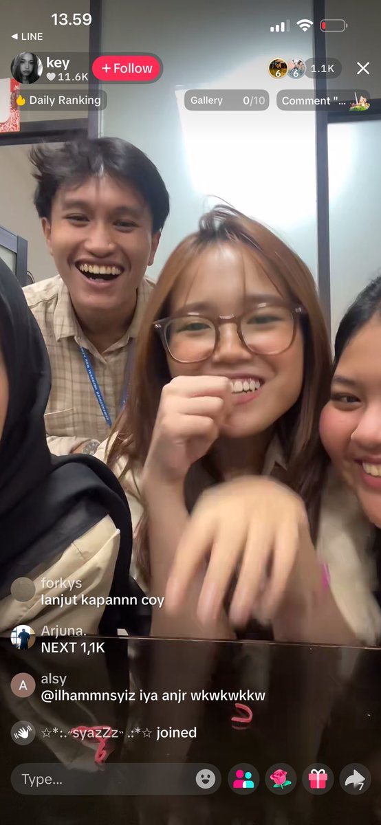 Katarinabluw9's tweet image. anak UNPAD  guys yg naroh FH UI di live tiktok, acc tiktoknya udh di private, ini ig nya belum, lulusan sarjana kok ga bisa mikir kemarin kasus bully jg dr unpad, ga tau diri bgt