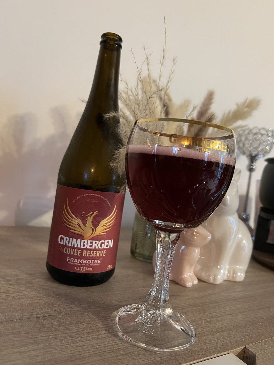 jessseverything's tweet photo. Découverte de la nouvelle Grimbergen framboise cuvée réserve ! 
Une odeur a tombé, une robe d’un rose/bordeaux intense, un goût fruité et acidulé ! 
Une belle découverte 🍻
#Grimbergen @sampleo_france https://t.co/vSonwCTN5B