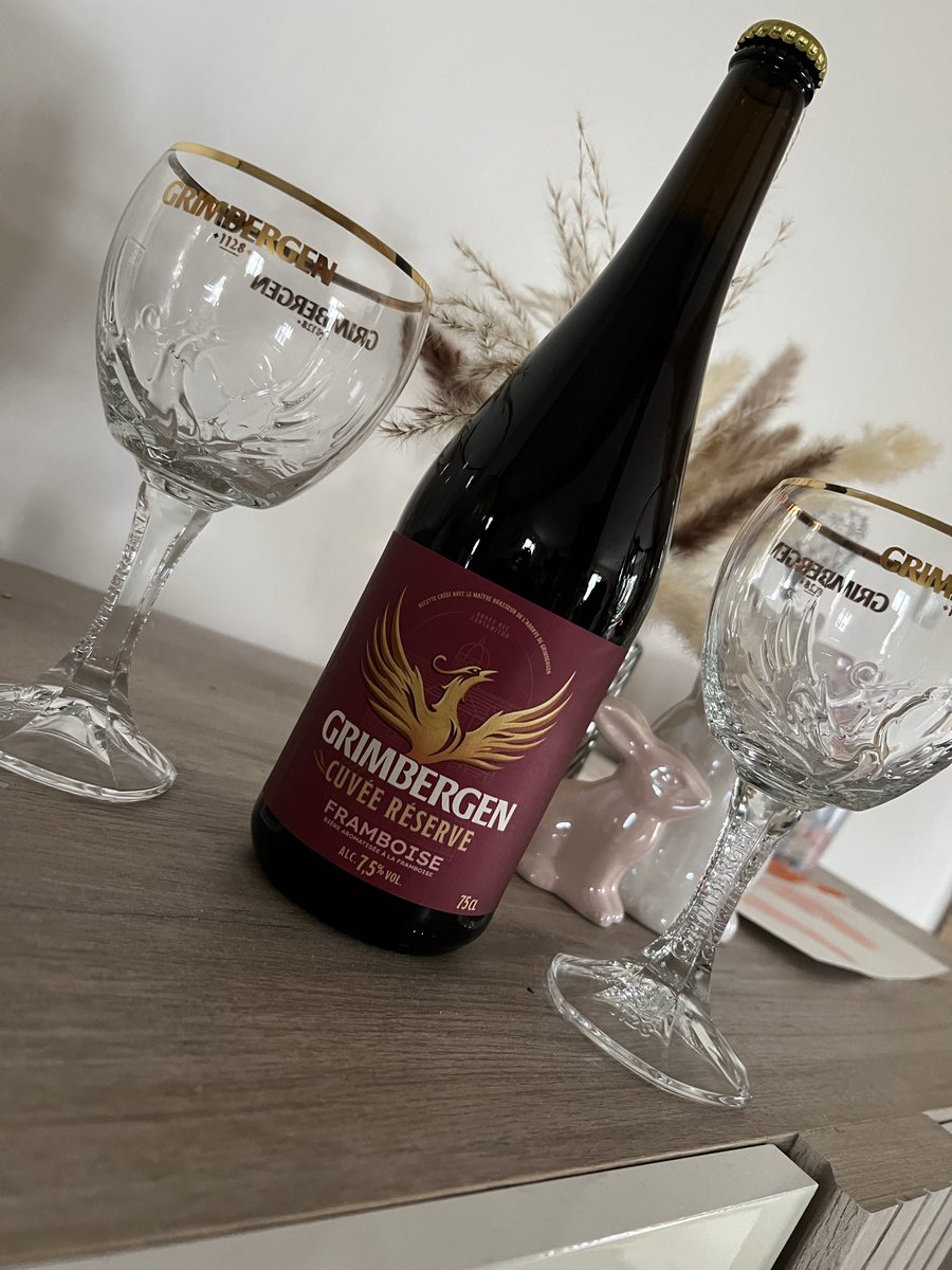 jessseverything's tweet photo. Découverte de la nouvelle Grimbergen framboise cuvée réserve ! 
Une odeur a tombé, une robe d’un rose/bordeaux intense, un goût fruité et acidulé ! 
Une belle découverte 🍻
#Grimbergen @sampleo_france https://t.co/vSonwCTN5B
