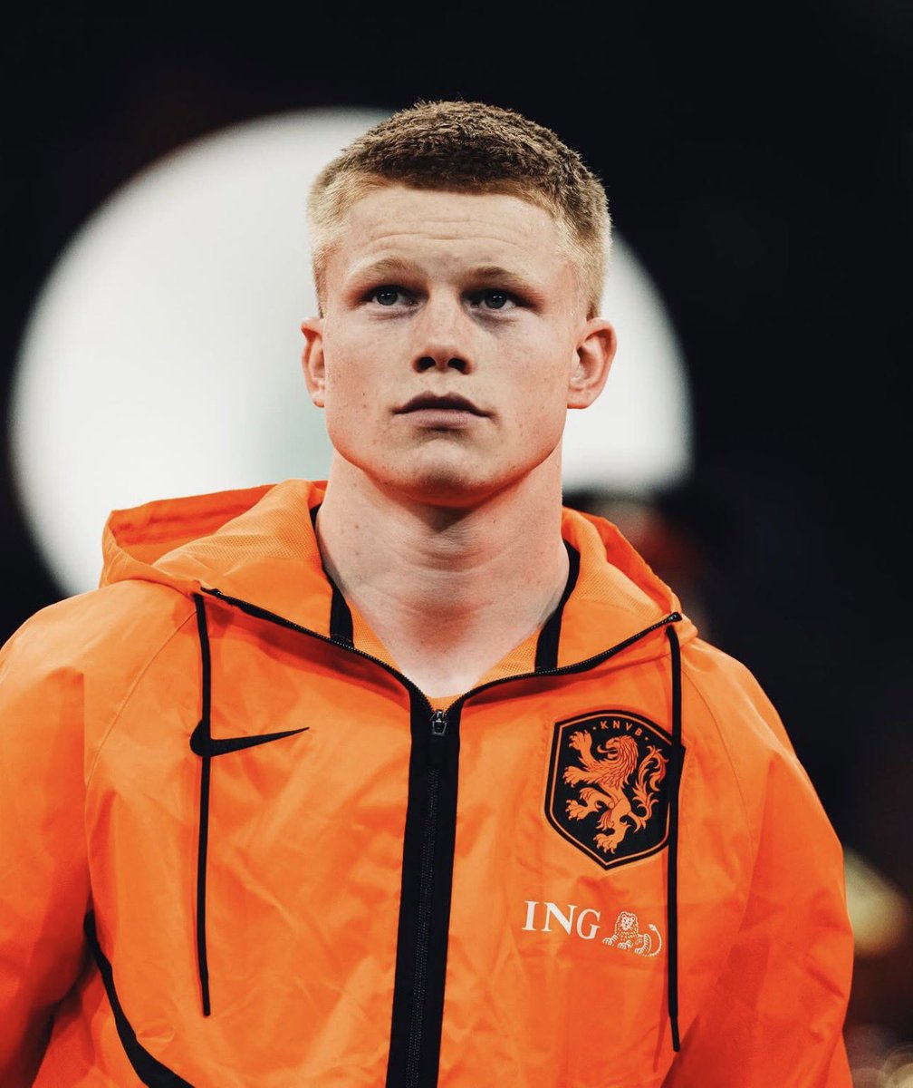 FCBInformatiu's tweet image. 🚨🥈| El #FCBarcelona se ha interesado en el centrocampista del AZ Alkmaar, Kees Smit, cuyo traspaso podría superar los 50M€. [@mundodeportivo]