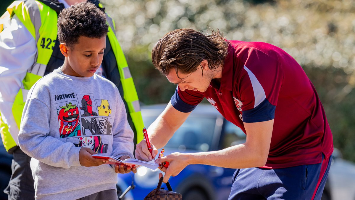 Crawley Town FC tweet media