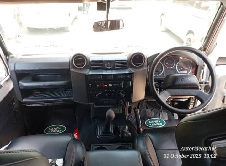 ruffcutzy's tweet photo. Landrover defender puma engine 2200 cc diesel 6 speed manual clean buy and drive leather seats #landrover #landroverdefender 
#landroverforsale https://t.co/xPi7kqkkhe