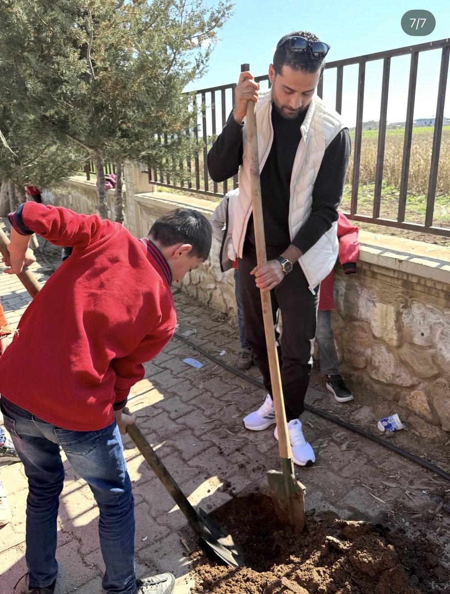 Kovanlisamsung's tweet photo. 🌲Öğretmenimiz Sn.Zeynep Uluğ ve Müdür yardımcımız Sn. Sadettin Cevheroğlu öğrencilerle sosyal sorumluluk projesi kapsamında fidan dikimi gerçekleştirdiler. 
🌲Fidanlarımız geleceğe nefes olacaktır…

@mardinilmem
@ali_eyyupkoca 
@SuleymnAKIN 
@makdag47
@derikmem47 
@klcengiz https://t.co/KNDL5XpzGL