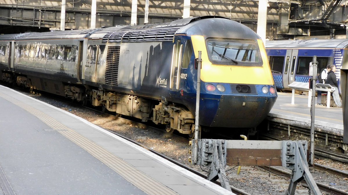 kingy69beard's tweet image. #HighSpeedTuesday another few pictures from last weeks visit to Edinburgh! Scotrail Inter7city liveried #HST power cars 43012 and 43129 at Edinburgh.
