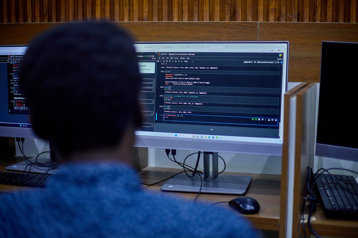 stonetechacad's tweet photo. Starting the week in build mode 
No pressure, no noise… just people locked in, learning, building, figuring out one step at a time.
This is what growth looks like behind the scenes at Stonetech Academy.
Not perfect. Just consistent.

#learninginprogress #techjourney #stonetech https://t.co/HLqovPwlVf