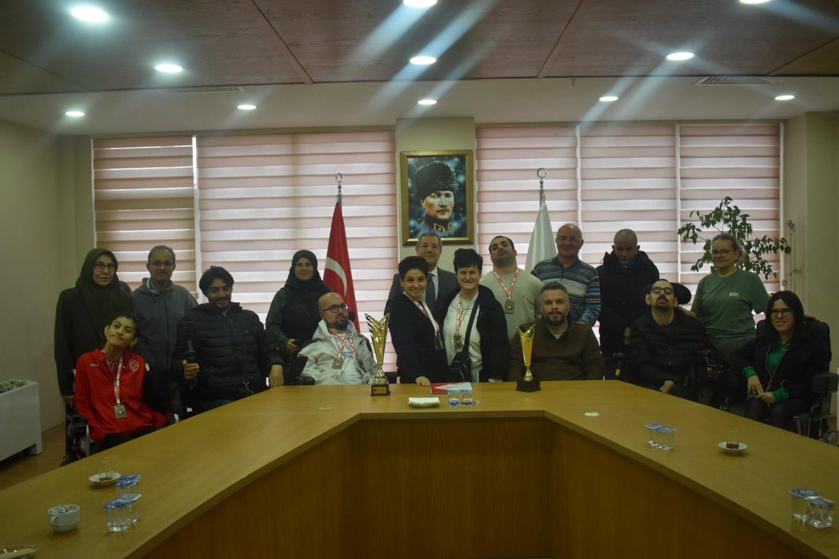 TC_Atakum's tweet photo. 23-29 Mart tarihleri arasında Balıkesir’de düzenlenen Türkiye Boccia Şampiyonası’nda  başarılı dereceler elde eden engelli Boccia takımı; Kaymakamımız Sayın Murat Bulacak’ı ziyaret etti. Kaymakamımız ziyaretten duyduğu memnuniyeti dile getirerek başarılarının devamını diledi. https://t.co/Ds7UYEGx0o