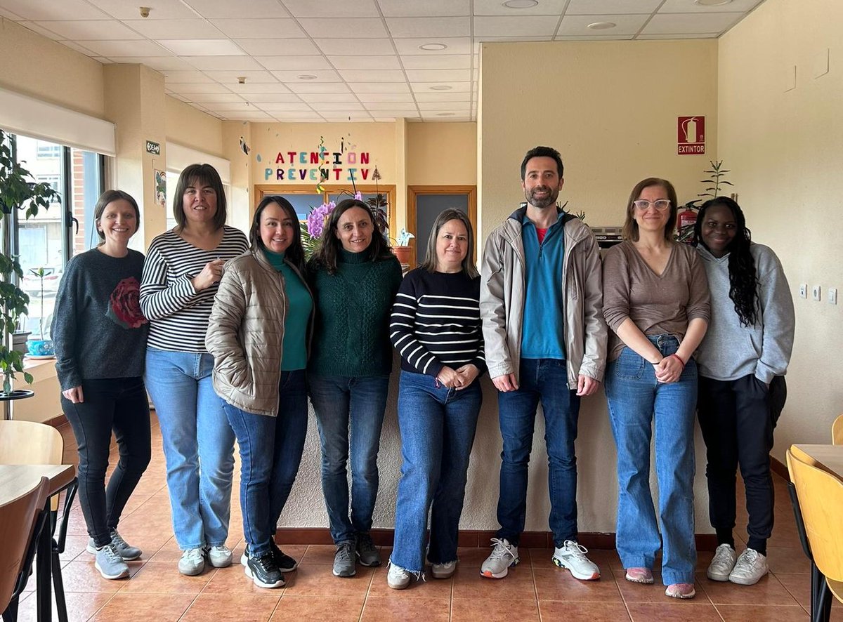 autismo_burgos's tweet photo. 🔵Ayer, Javier Herrero, de la delegación de Autismo Burgos en Aranda de Duero, impartió una charla dirigida a las participantes del programa PEEF “Como en casa, en ningún sitio”, organizado por el @aranda_megusta 
💙 Gracias por contar con nosotros. https://t.co/lIVefxpmk0