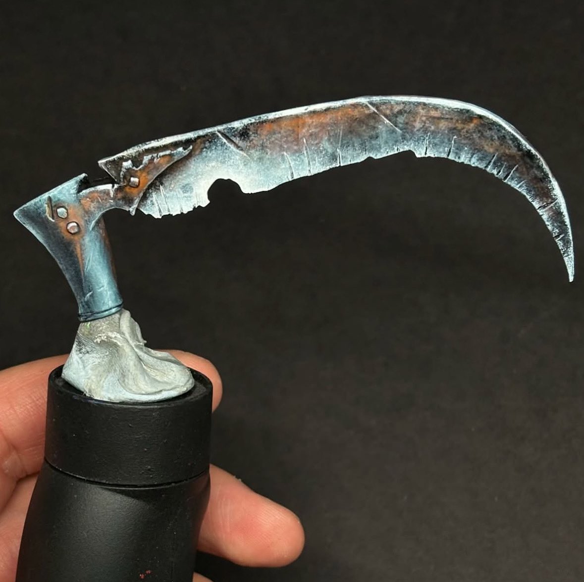 Scythe from a model called Mizar, from MindWorkStudio. 

There’s a tutorial on how this was painted on my Patreon. 
I hope you enjoy!
Have a great day. 
#warhammercommunity