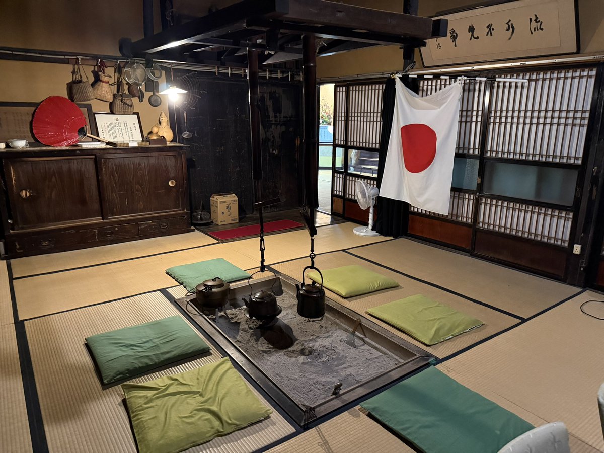 裸族博 tweet media