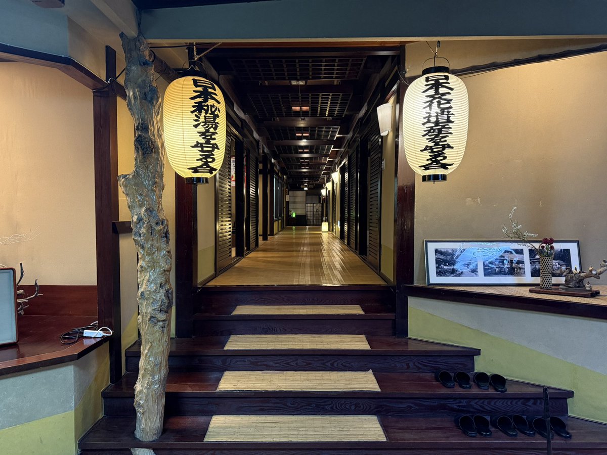 裸族博 tweet media