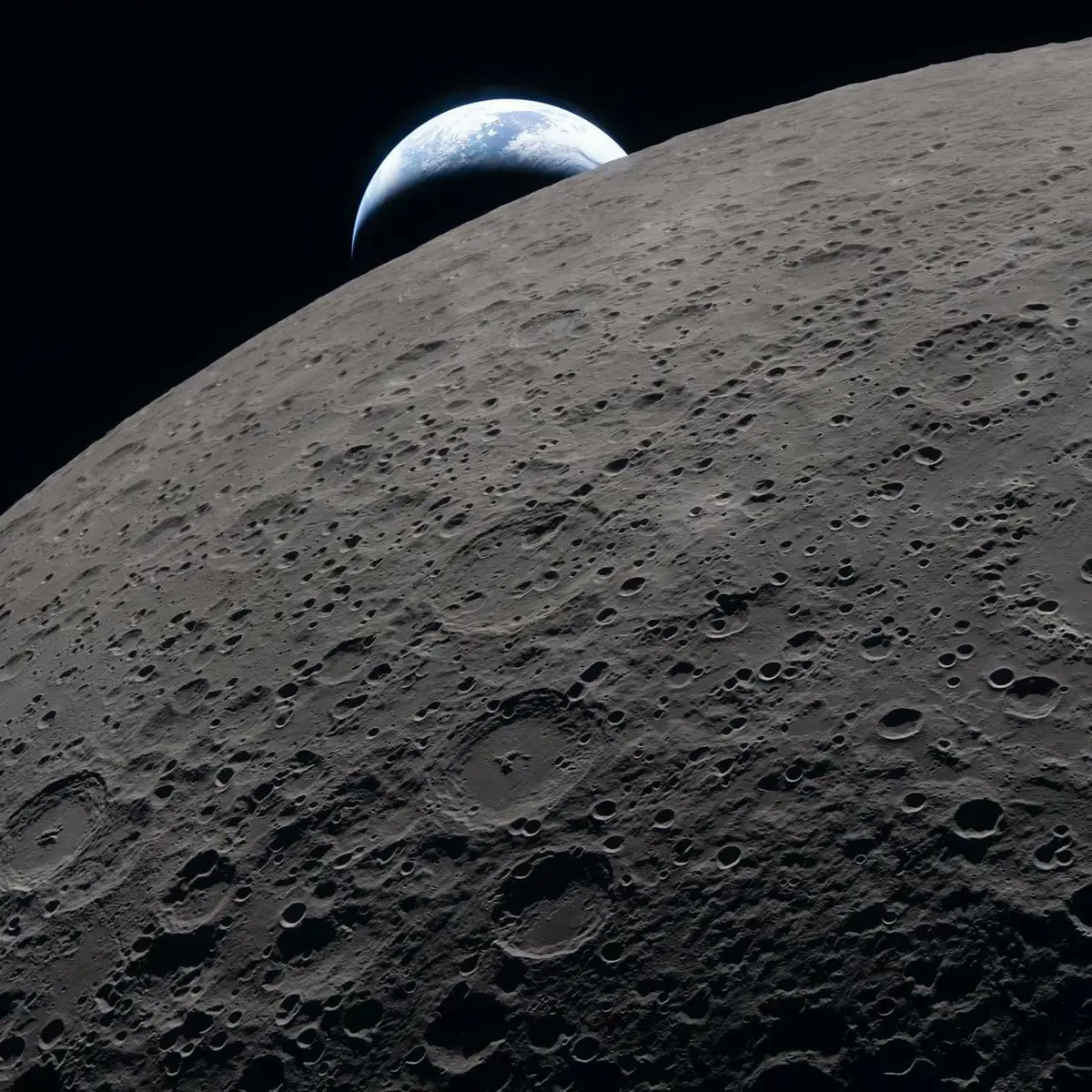 QuantumTech_X's tweet image. NASA just released jaw-dropping footage from the Artemis II crew 🚀

During their lunar flyby, they captured something unforgettable:
Earth slowly disappearing behind the Moon.

A rare “Earthset”… and it changes how you see everything 🌍 🧵