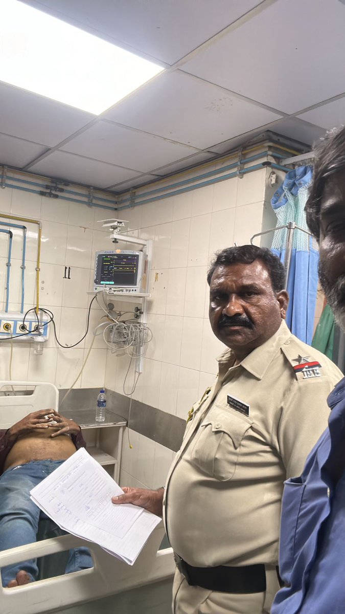 nadar_immanuel's tweet image. With the help of the police officer, that elderly man has been admitted to Sion Hospital. @MumbaiPolice , thank you very much.
#MumbaiPolice
#AlwaysFirst
