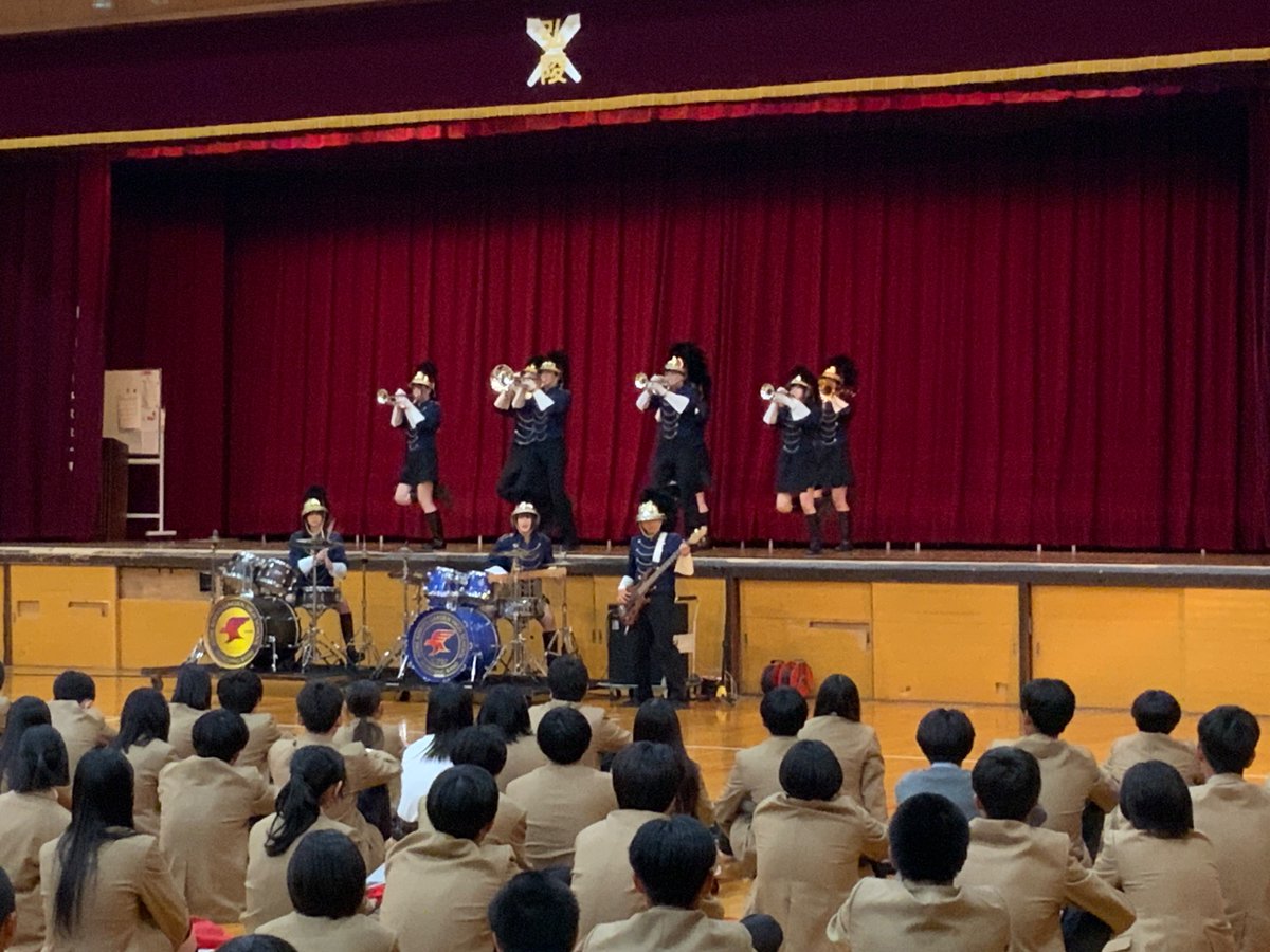 koryo_marching's tweet photo. 本日、5・6時間目に
部活紹介が行われました🥁🎺

新一年生の皆さん、
初心者でも大歓迎です✨

ぜひ私たちと一緒に楽しく
3年間を過ごしましょう��️

気になる方はぜひ、放課後
来てください😎

#神戸弘陵
#弘陵
#神戸弘陵マーチングバンド
#部活紹介
#クラブ紹介 https://t.co/JlDpPCb7Bw