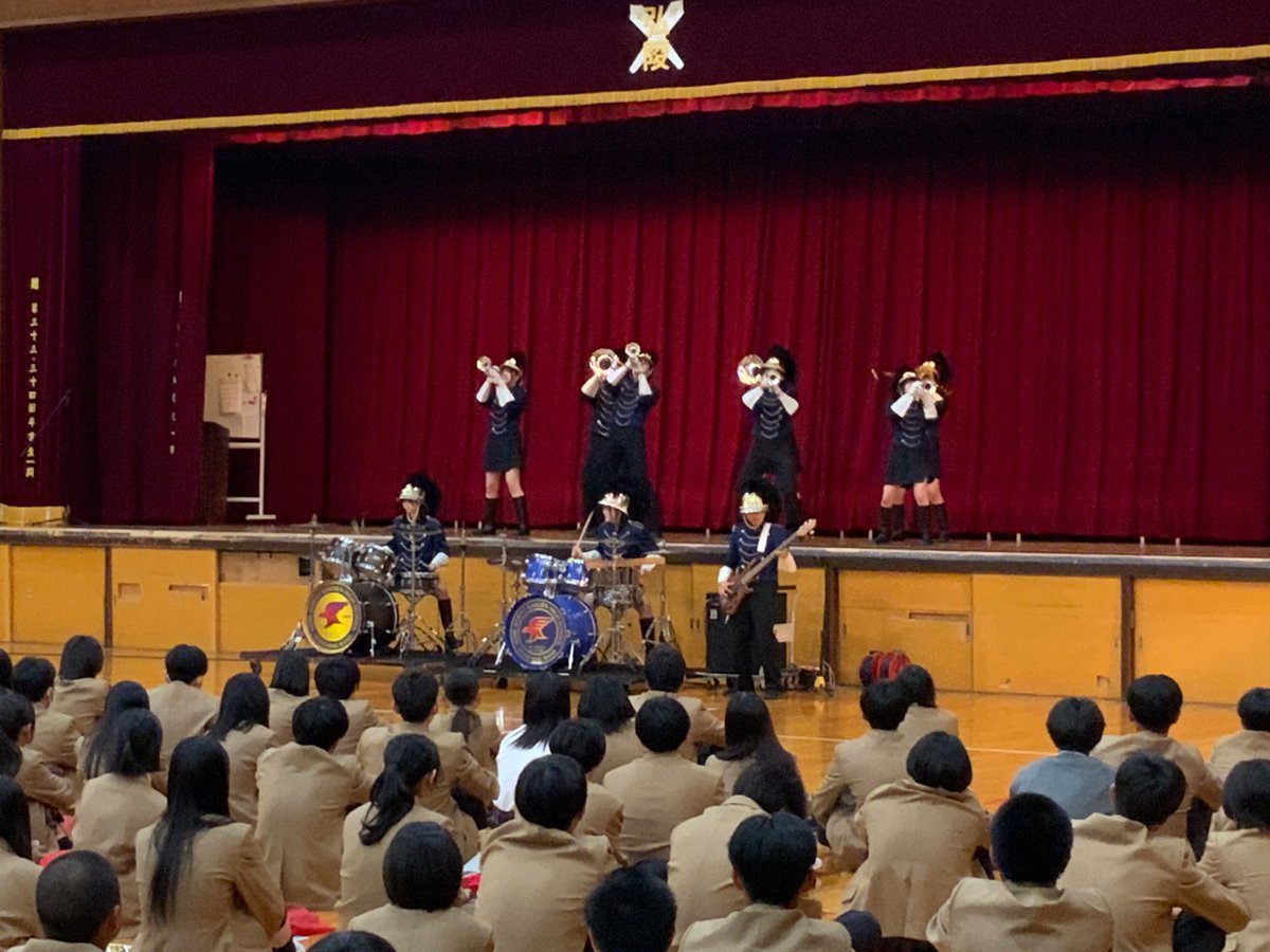 koryo_marching's tweet photo. 本日、5・6時間目に
部活紹介が行われました🥁🎺

新一年生の皆さん、
初心者でも大歓迎です✨

ぜひ私たちと一緒に楽しく
3年間を過ごしましょう��️

気になる方はぜひ、放課後
来てください😎

#神戸弘陵
#弘陵
#神戸弘陵マーチングバンド
#部活紹介
#クラブ紹介 https://t.co/JlDpPCb7Bw
