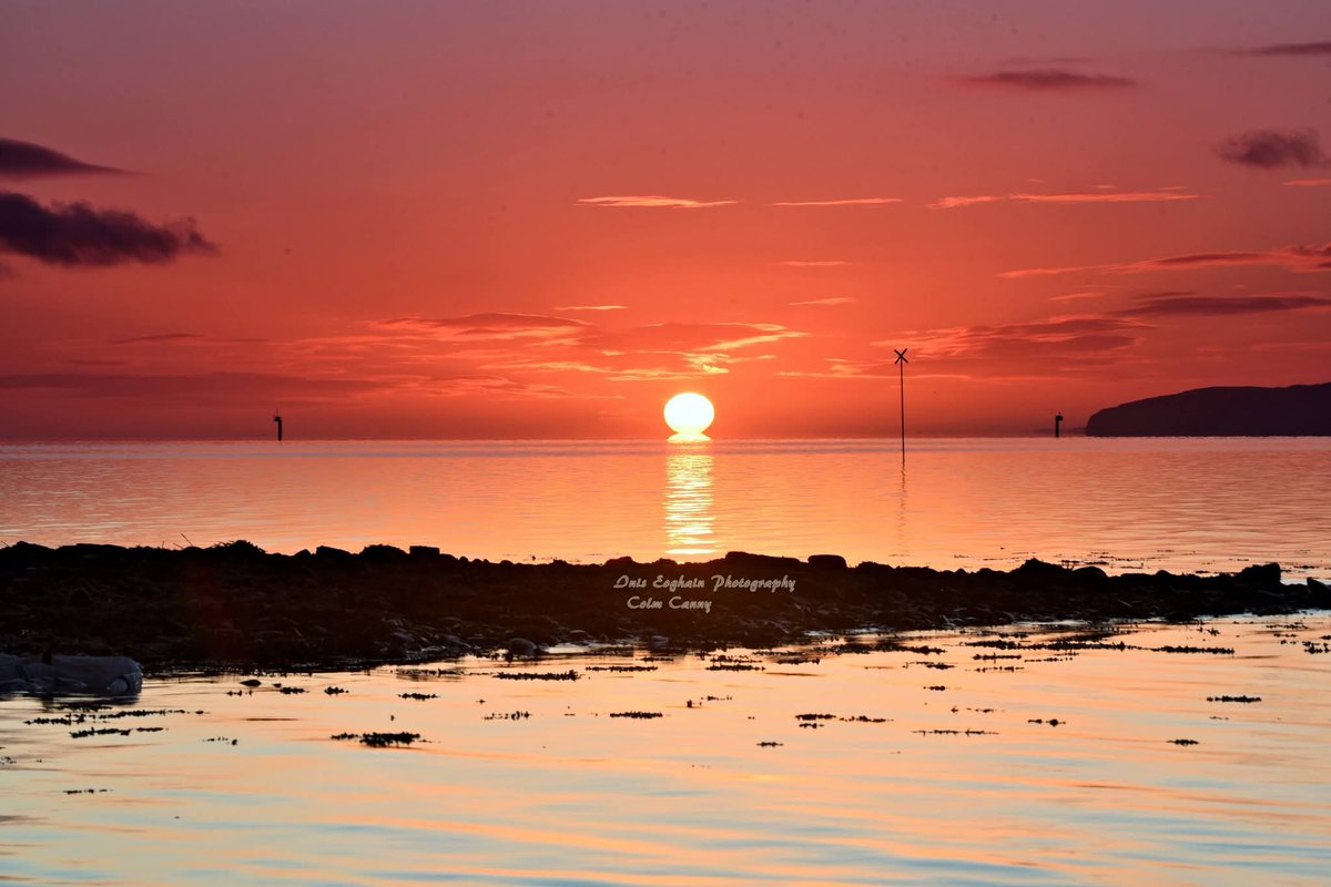 ThisIsIreland3's tweet image. Mirror image sunrise yesterday morning, over the Foyle 🌅🔥

📍Shots taken from Quigley's Point, Inishowen, County Donegal 💚 💛

📸 Colm Canny

#Ireland #Sunrise #Donegal #Inishowen #Beauty