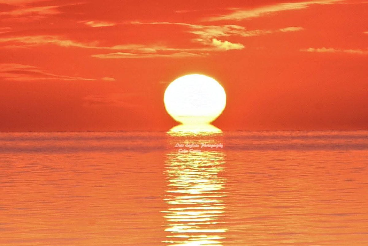 ThisIsIreland3's tweet image. Mirror image sunrise yesterday morning, over the Foyle 🌅🔥

📍Shots taken from Quigley's Point, Inishowen, County Donegal 💚 💛

📸 Colm Canny

#Ireland #Sunrise #Donegal #Inishowen #Beauty